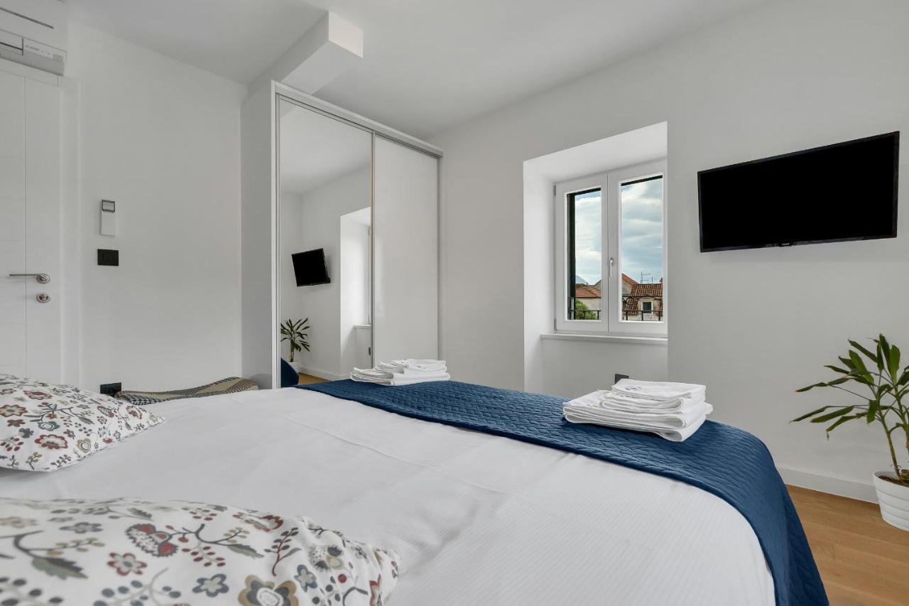 The Square Makarska, Lux App In The Heart Of The City Exterior photo