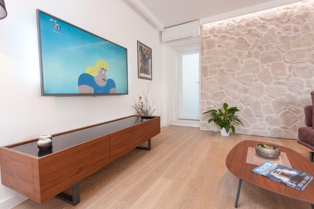 The Square Makarska, Lux App In The Heart Of The City Exterior photo